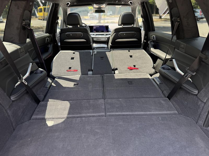 BMW X7 40d xDrive Msport PRO | max  - fotka 38 z 38