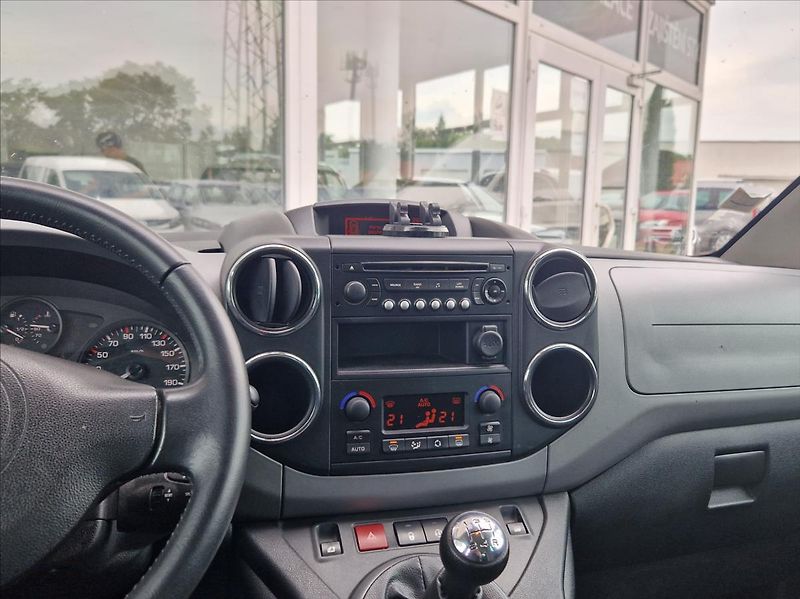 Citroën Berlingo 1,6 HDi 88kW MULTISPACE AUTOAC - fotka 24 z 30