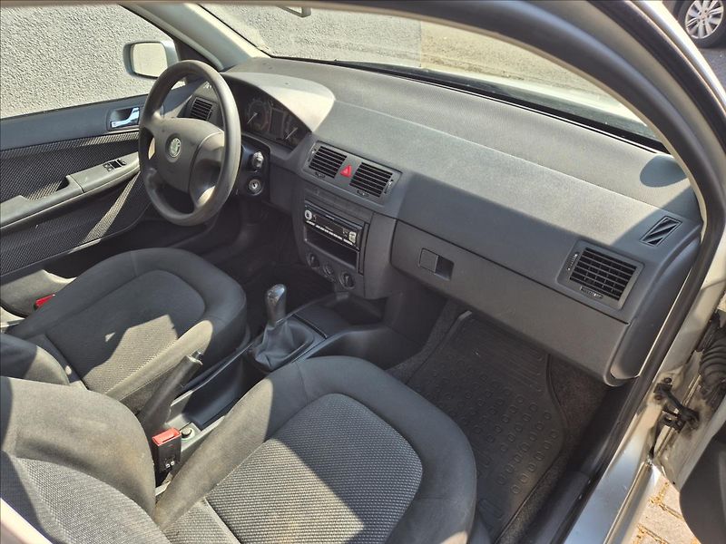 Škoda Fabia 1,4 i 16V Combi Klima 2xAirbag - fotka 20 z 25