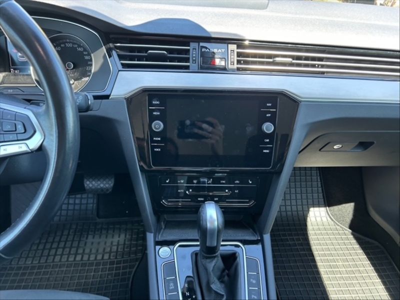 Volkswagen Passat 2,0 TDI 110 Elegance AT - fotka 10 z 11