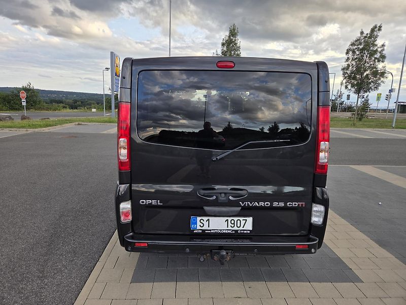 Opel Vivaro (2011) 2.5 CDTI Tour Cosmo - fotka 5 z 35
