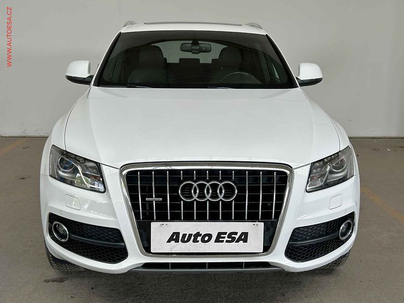 Audi Q5 (2010) 3.0 TDi Quattro, S-line, AT - fotka 2 z 17