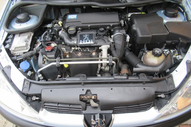 Peugeot 206 1.4 HDi KLIMA TOP STAV! - fotka 20 z 21
