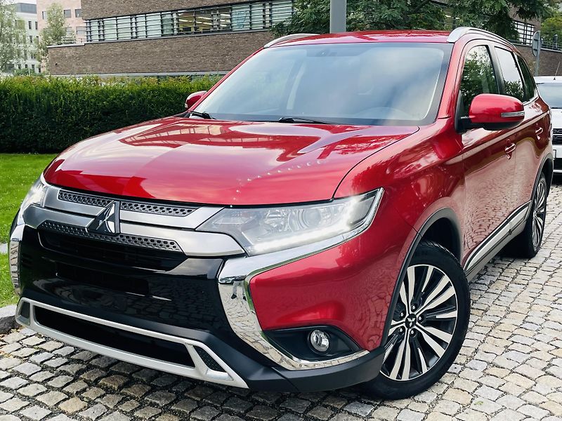 Mitsubishi Outlander 2.0i AUTOMAT 1.MAJITEL KAMERA  - fotka 1 z 43