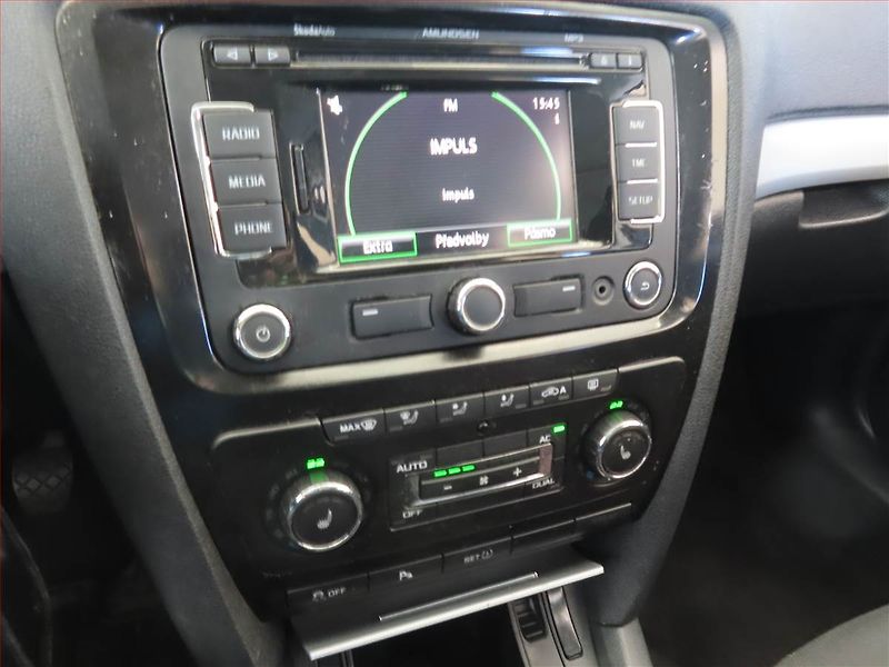 Škoda Octavia (2010) Ambiente 1.4 TSI, Serv.kniha - fotka 12 z 16