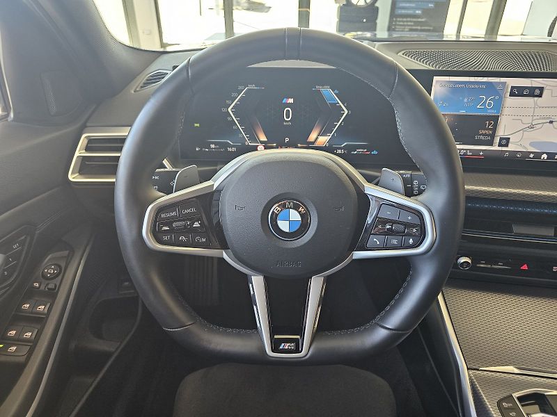 BMW Řada 3 320d xDrive M paket - fotka 22 z 34