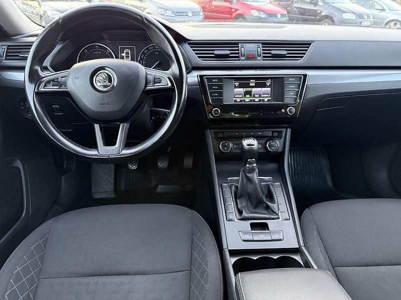 Škoda Superb 1.6TDi Ambition 88kW ČR - fotka 11 z 19