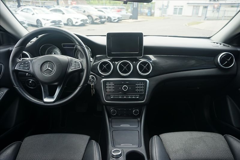 Mercedes-Benz CLA 1,6 180 Shooting Brake - fotka 14 z 14