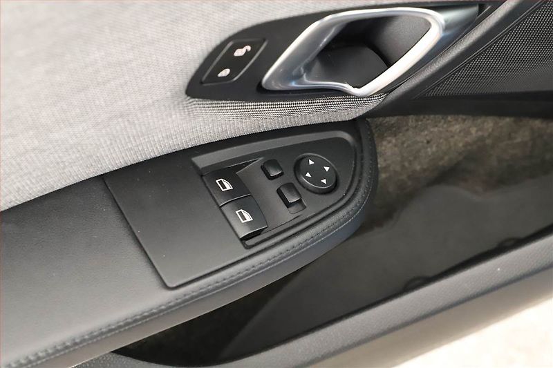 BMW i3 (2014) 60Ah BEV, SoH 74%, Automat - fotka 20 z 22