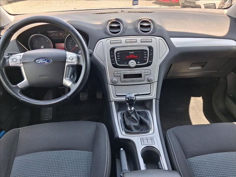 Ford Mondeo 2,0 103kw - fotka 9 z 13