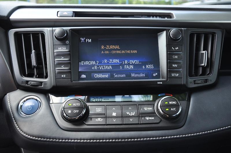 Toyota RAV4 2.5HSD 114kW - fotka 14 z 22
