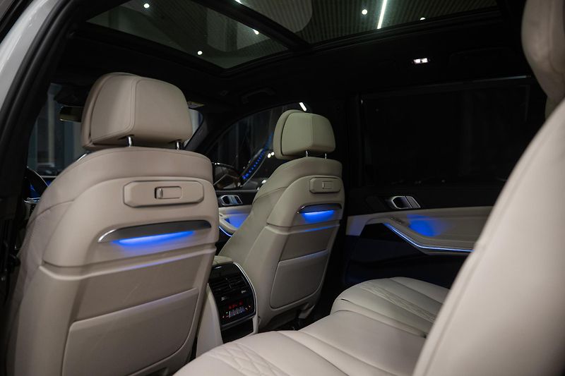 BMW X7 (2023) 40D 250KW M-SPORT MASÁŽE TAŽNÉ - fotka 24 z 49