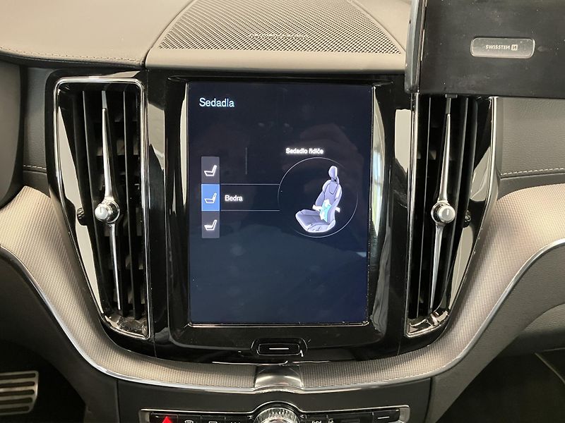 Volvo XC60 T6 AWD R-Design POLESTAR AT8 - fotka 46 z 57