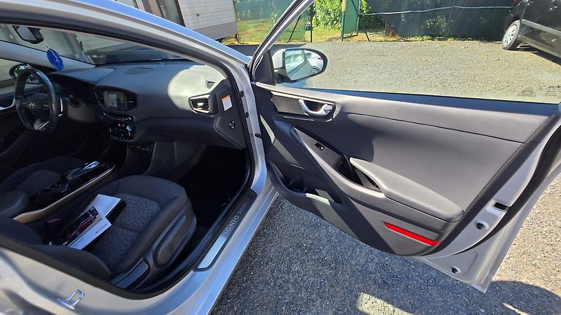 Hyundai Ioniq ELECTRIC DRIVE 88KW STYLE  - fotka 30 z 48