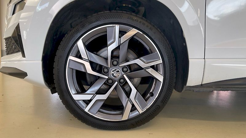 Škoda Karoq (2022) Sportline 2.0TSI 140kW DSG 4x4 - fotka 10 z 35