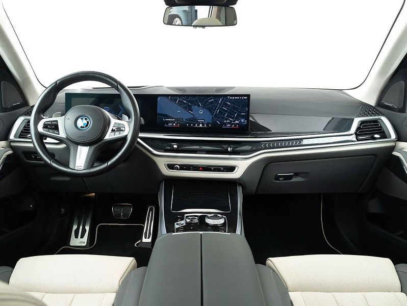 BMW X5 xDrive50e - fotka 12 z 23