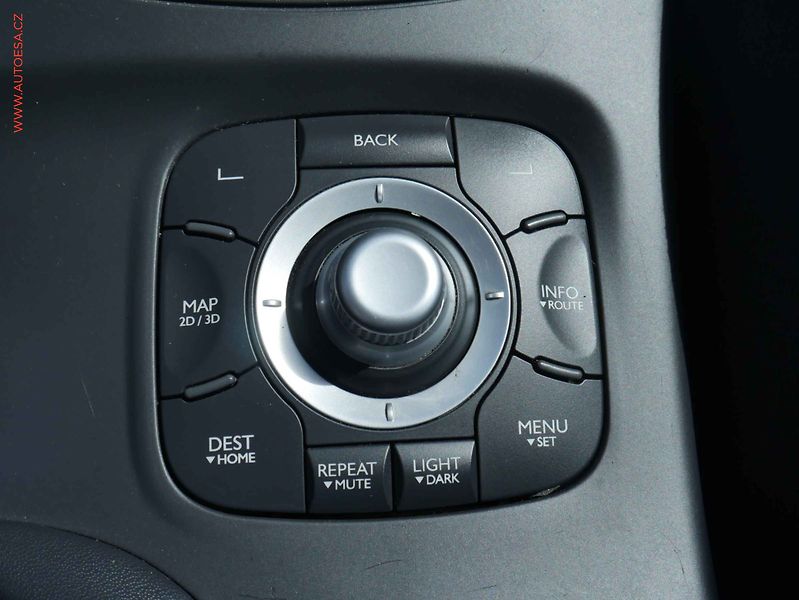 Renault Mégane (2010) 1.6i, AC, tempo, navi - fotka 17 z 20