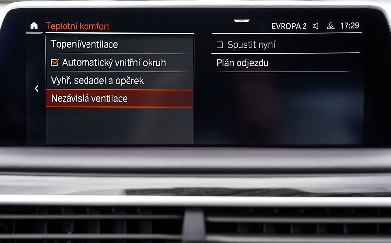 BMW Řada 7 750i xDrive Mpaket/530 PS - fotka 45 z 47