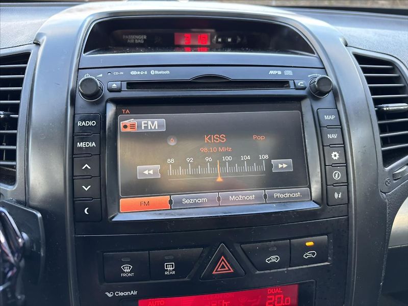 Kia Sorento 2,2 CRDi AT 4x4 Premium PANORA - fotka 21 z 38