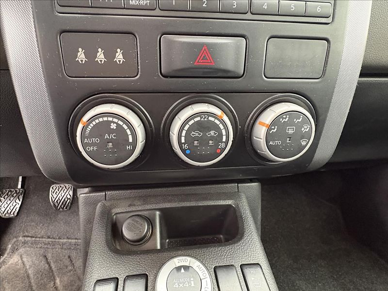 Nissan X-Trail 2,0 dCi 127kW 4x4 Výbava,Or.Km - fotka 13 z 35