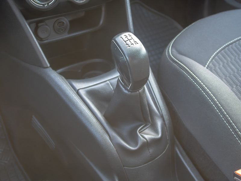 Peugeot 208 (2017) ČR 1.6HDI 55KW – SERVISKA - fotka 27 z 43