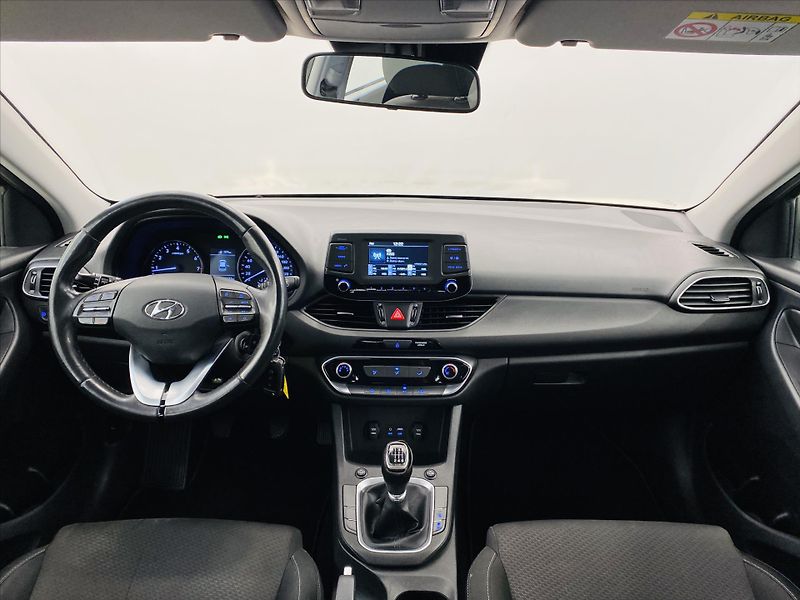 Hyundai i30 1,4 T-GDi 103kW - fotka 9 z 24