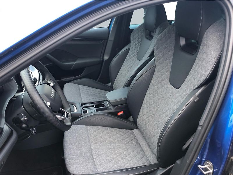 Škoda Octavia 1.5 TSi SPORTLINE - fotka 11 z 30