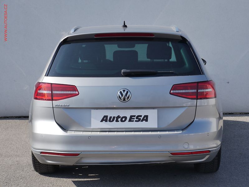 Volkswagen Passat (2017) 2.0TDi, Highline, DSG, LED - fotka 5 z 26