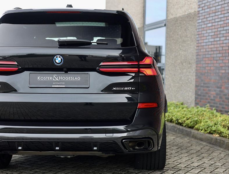 BMW X5 (2025) 50e xDrive M SPORT Individual - fotka 12 z 53