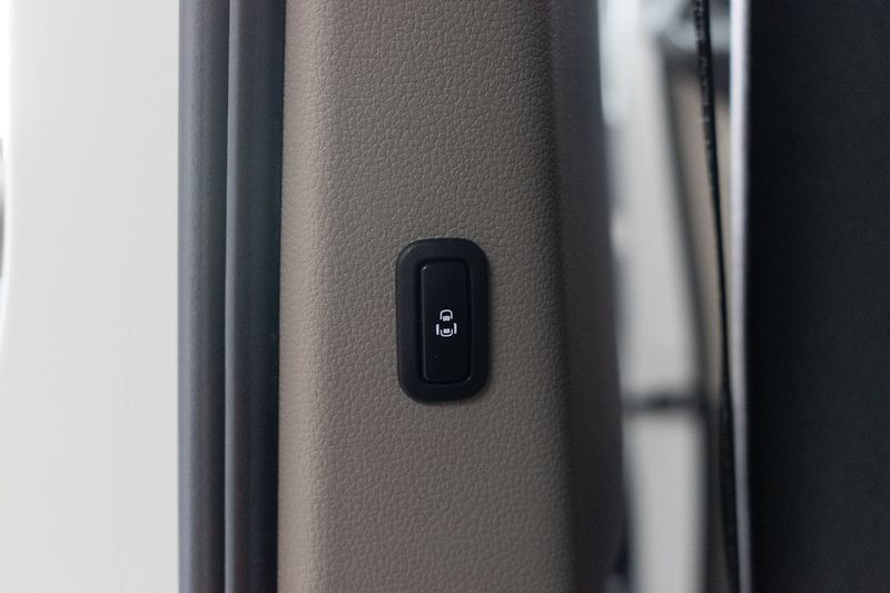 Volkswagen Multivan 2.0 TDI EDITION*TAŽNÉ*DPH*ČR 1 - fotka 15 z 42