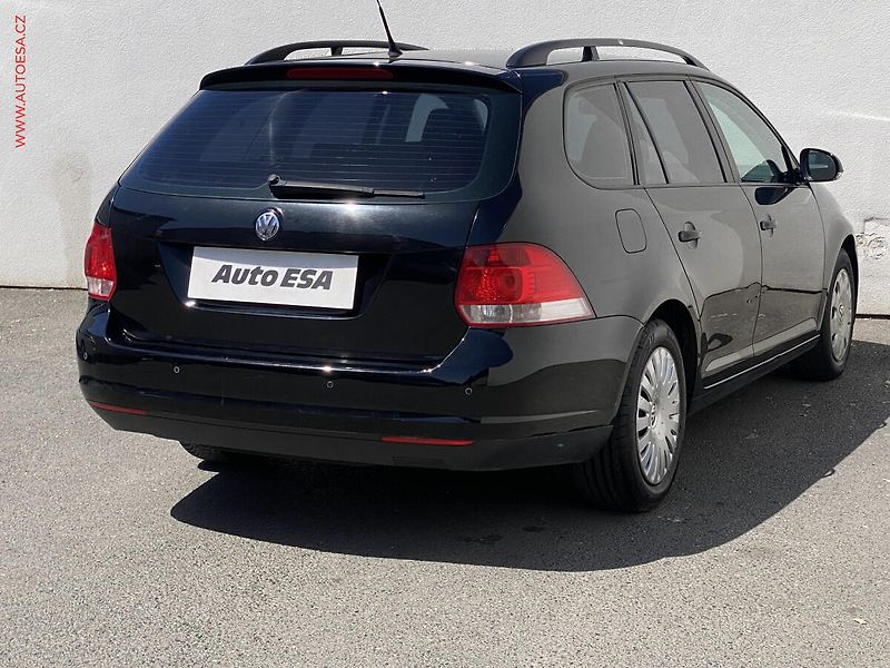 Volkswagen Golf (2009) 1.6i, Trendline - fotka 4 z 14