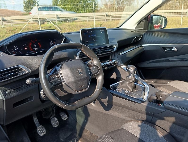 Peugeot 3008 (2021) ACTIVE PACK 1.2 130k MAN6 - fotka 11 z 16