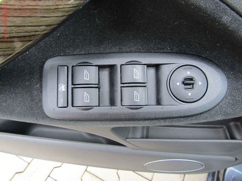 Ford C-MAX (2007) 2.0 TDCi, autoAC - fotka 11 z 15