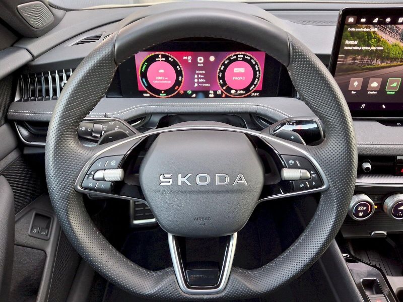 Škoda Superb (2025) Combi iV SportLine DSG 1,5TSi - fotka 15 z 35