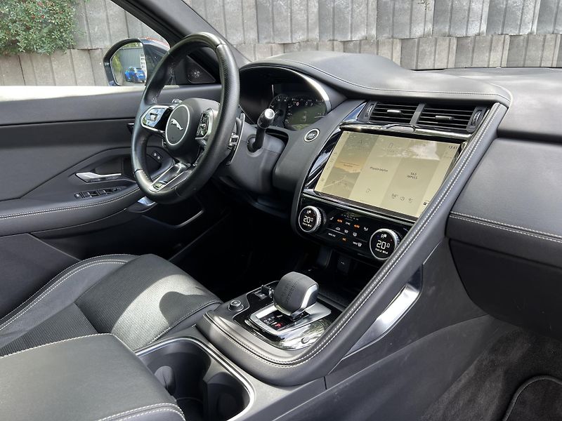 Jaguar E-Pace 2.0 D165 AWD R-DYNAMIC ZÁRUKA - fotka 7 z 18