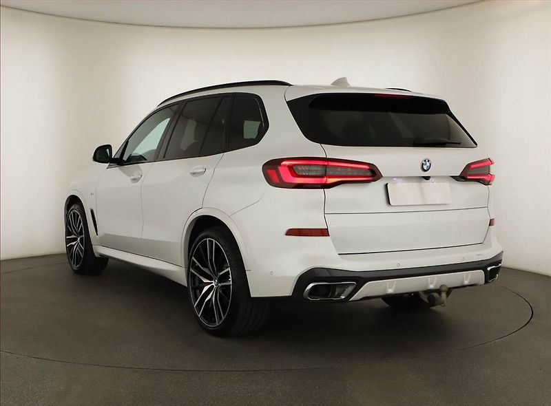 BMW X5 (2021) xDrive30d - fotka 4 z 29