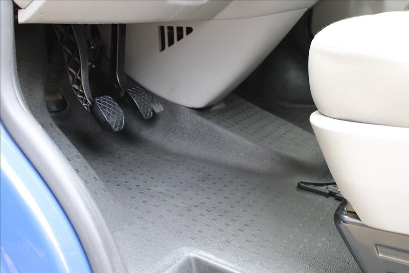 Volkswagen Transporter 2.0 TDI / 9Míst / 140PS / Tažn - fotka 14 z 34