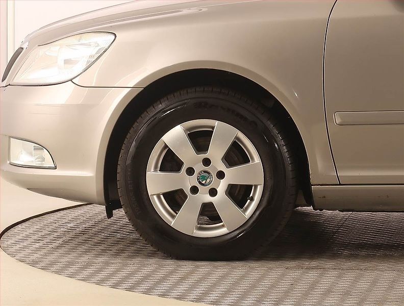 Škoda Octavia (2008) 1.9 TDI, Serv.kniha, Tempomat - fotka 14 z 20