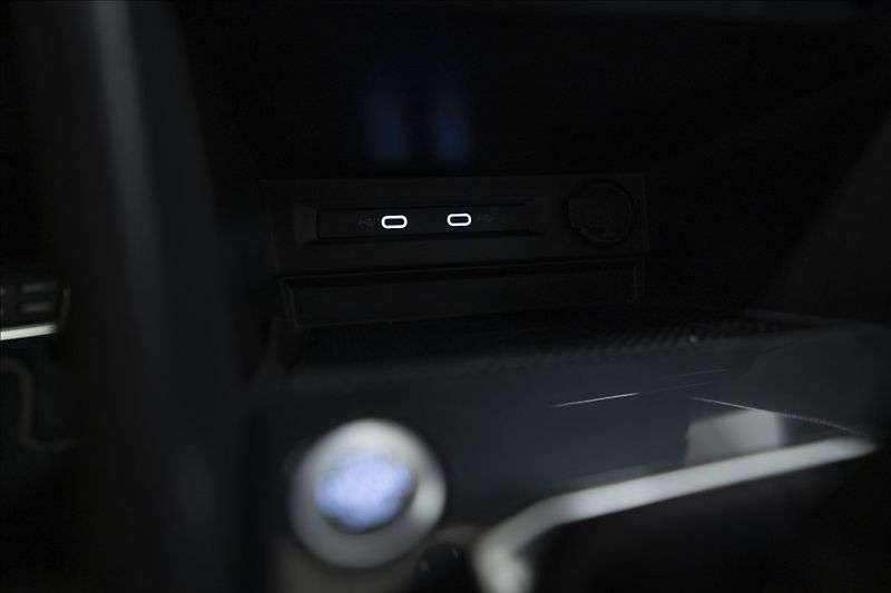 Volkswagen Tiguan 1,4 TSI DSG eHYBRID R-LINE ČR - fotka 32 z 46
