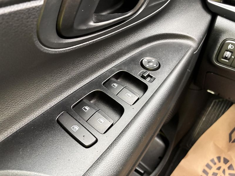 Hyundai i20 1.2i 62kW COMFORT REZERVACE - fotka 20 z 28