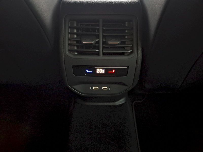 Cupra Formentor (2024) DSG 1,5TSi 110kW - fotka 33 z 35