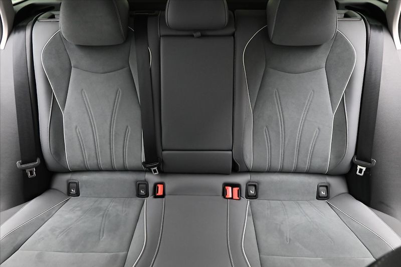 Volkswagen Passat 2,0 TDI 110kW DSG Business Zár - fotka 29 z 32