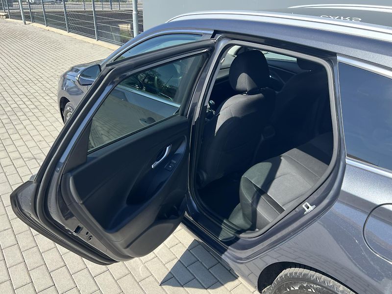 Hyundai i30 (2020) - fotka 31 z 44