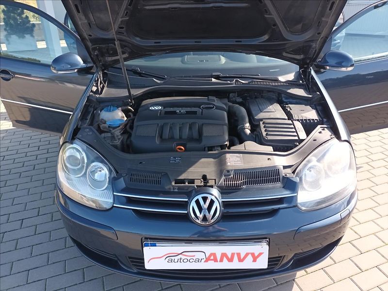 Volkswagen Golf 1,6 75kw,AUTOMAT,SERVISKA - fotka 25 z 35