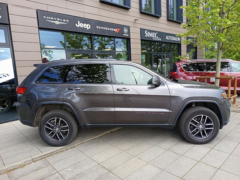 Jeep Grand Cherokee (2017) Trailhawk AWD, TZ 2 800 kg - fotka 2 z 24