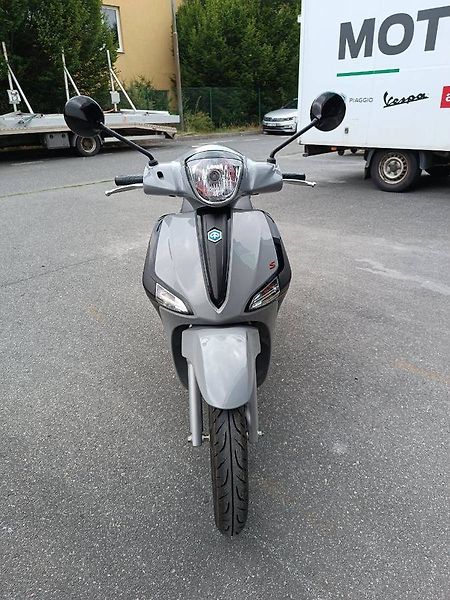 Piaggio Liberty 125 3V (2024) Liberty 125 S 3V Grigio Materi - fotka 2 z 8