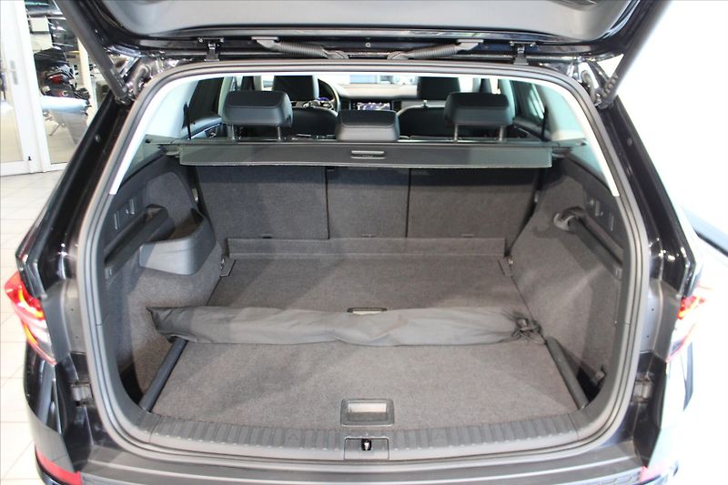 Škoda Kodiaq TDi DSG 4x4 Style ACC/Fullserv - fotka 29 z 33