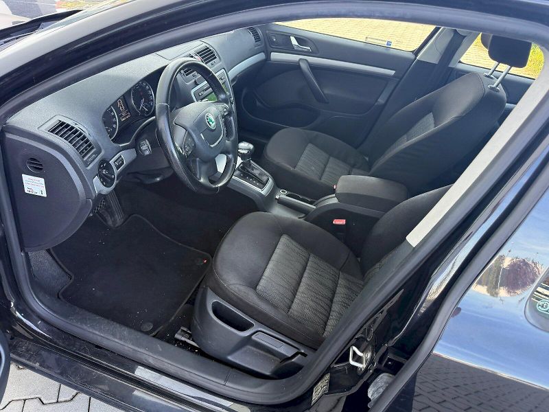 Škoda Octavia (2012) LIM CR Elega 103/2.0 6AG - fotka 16 z 24