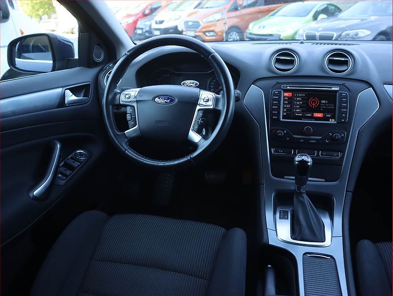 Ford Mondeo (2013) 2.0 TDCi, Automat, Navi - fotka 7 z 19