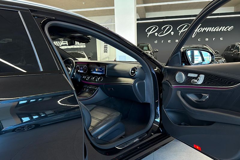 Mercedes-Benz Třídy E (2018) Mercedes-Benz E 53 AMG 4Matic+ - fotka 21 z 52